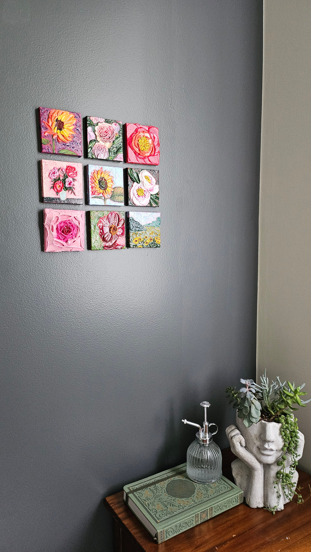 Mini painting of a red and pink bouquet